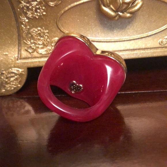 Betsey Johnson Heart ❤️ Shaped Ring with Lips 👄, Dice 🎲 and Rhinestones! - Picture 11 of 12